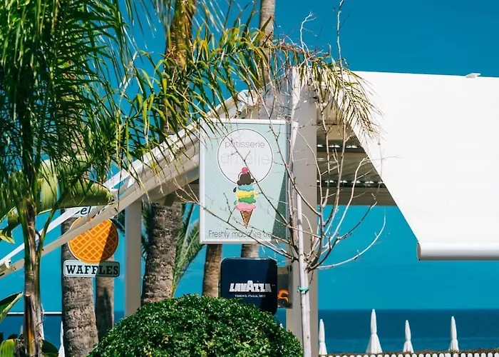 Sunnyvillas 1 Bedroom Swimming Pool Cor