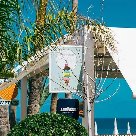 Sunnyvillas 1 Bedroom Swimming Pool Cor