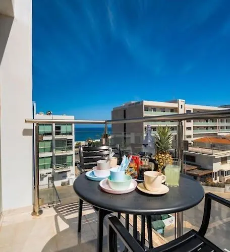 Sunnyvillas 1 Bedroom Swimming Pool Cor