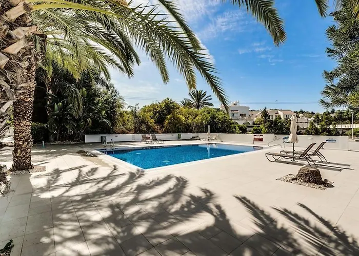 Sunnyvillas 1 Bedroom Swimming Pool Cor *