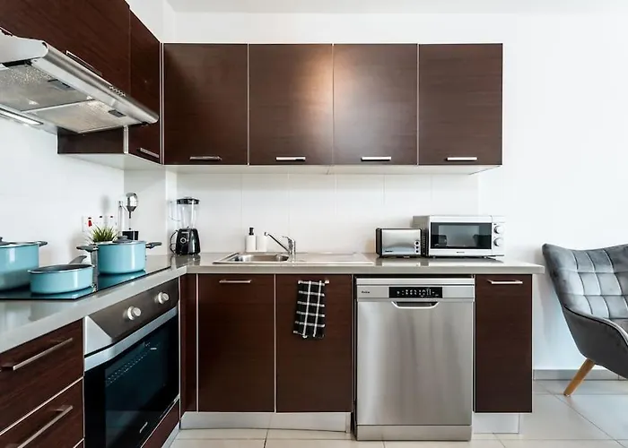 Sunnyvillas 1 Bedroom Swimming Pool Cor