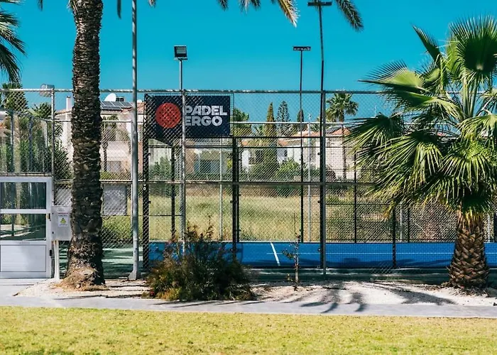 Sunnyvillas 1 Bedroom Swimming Pool Cor