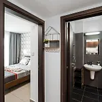 Sunnyvillas 1 Bedroom Swimming Pool Cor *