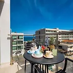 Sunnyvillas 1 Bedroom Swimming Pool Cor